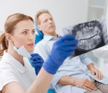 Patients in Hong Kong ask, “Root canal therapy vs. tooth extraction, which option is best?”
